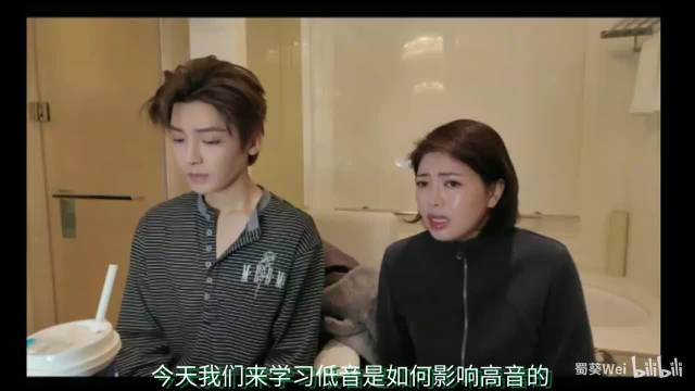 侯明昊凌晨4点20结束声乐课，新歌《友情提示》现场反送