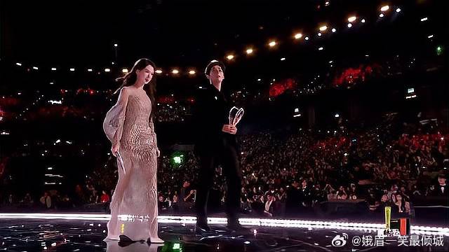 金晨王安宇简直配一脸！两人全程对视看对方，甜到发腻