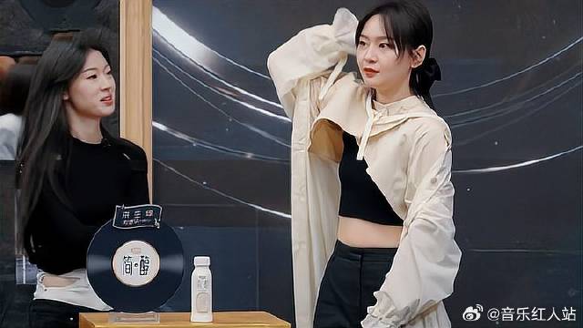 周笔畅小时候长什么样？看到照片后，全场都大声欢呼！