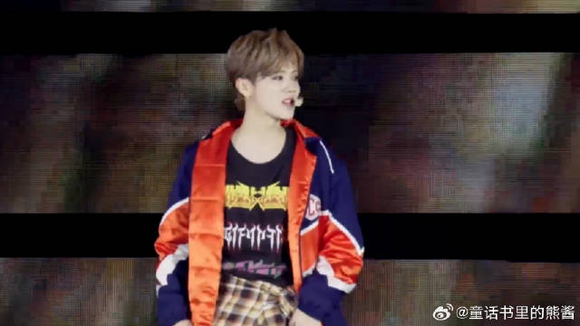 现场版《超级冠军》，歌声融化少女心，网友：关晓彤有眼光