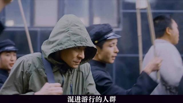 男子穿宇航服狂奔全城圆孩子梦想