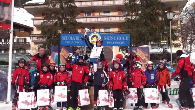 网球冠军辛纳早年曾获滑雪冠军，与米兰冬奥亚军同场竞技