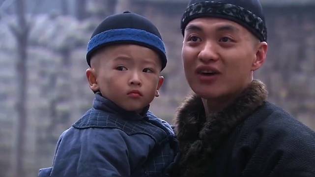 守寡多年的女人竟把一个男人带回了家