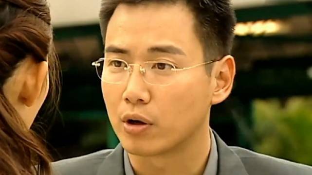 这场始于意外的爱情，终将在现实的棱角中经历重重考验