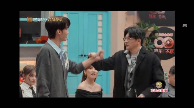 苏有朋片场亲授导演技巧，示范动作细节教学