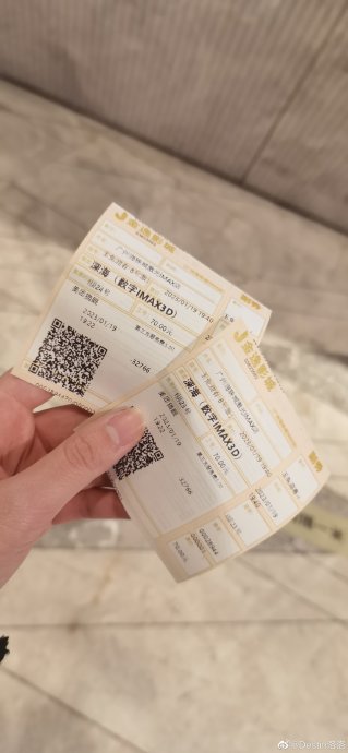 《再见深海》这首歌曲在电影《深海》中具体讲述了什么故事？