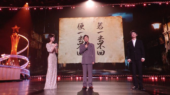 于和伟所凝练的‘火种与道路’、‘背影与丰碑’等长征精神意象具体指什么？