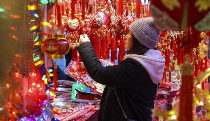 为什么广东地区的商场比全国其他地方更早播放《恭喜发财》？