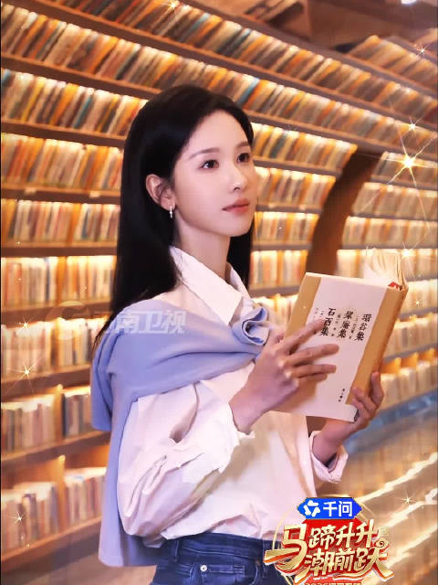 陈都灵亮相河南春晚，甜度爆表称想学考古