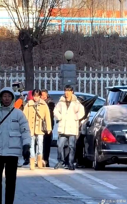 《小城良方》中肖战撞豪车的戏剧性情节是第几集的剧情？