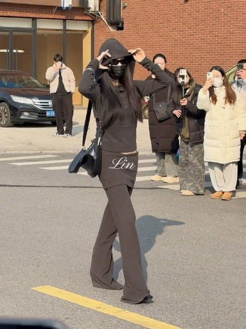 虞书欣的上班穿搭路透，大家能get 吗？