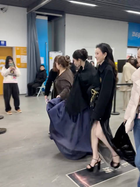 杨幂和祖儿，好美腻的女宝们 大家都来看呀，这视频可真清楚