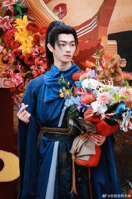 许凯为什么被称为‘宠粉天花板’，杀青时具体做了什么？