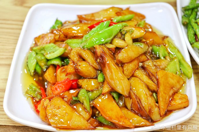 除了李飞，还有哪些东北明星或网红经常去三亚？