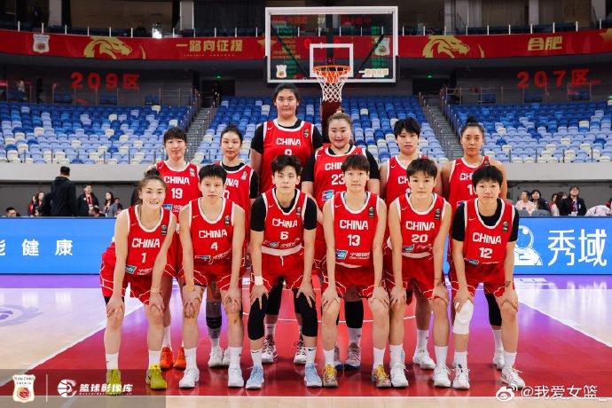 中国女篮在哪场比赛中大胜国际联队56分？