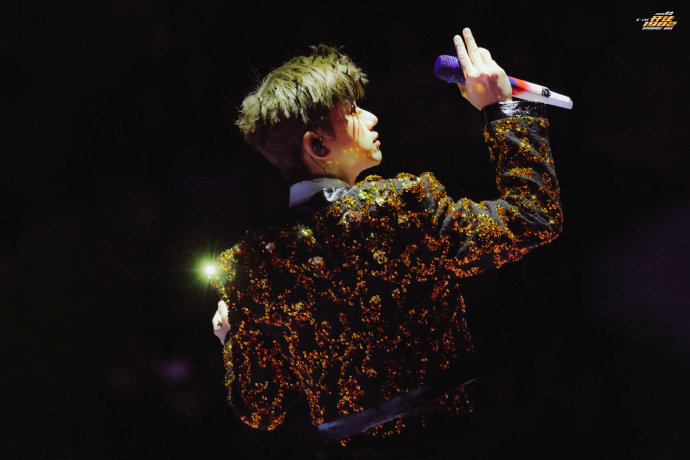 张杰“未·LIVE开往1982”巡演成都站，除了情怀歌曲还有哪些特色亮点？