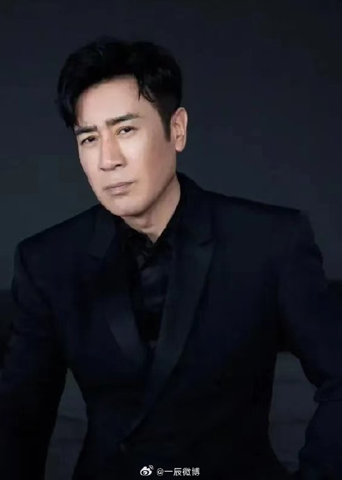 于和伟是如何从抚顺话剧团的小演员成长为能够塑造领袖人物的戏骨的？