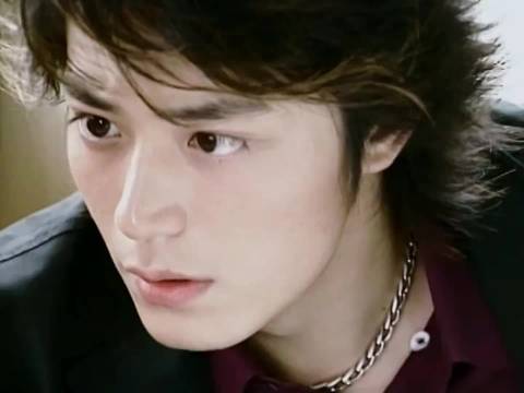 偶像剧男主颜值成收视关键，剧情三观引争议