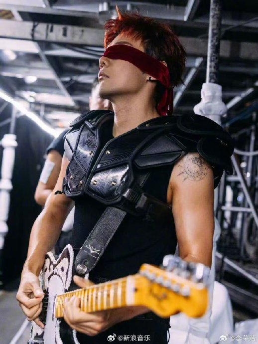 李荣浩时隔十年复出担任音乐制作人