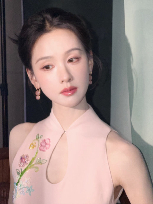 化妆师杨单是如何为陈都灵设计‘月光妆’的创作灵感的？