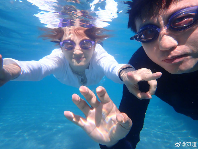 邓超孙俪结婚16周年“双向未送礼物”，幽默化解引全网共鸣