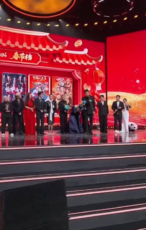 微博之夜沈腾卡顿忘词杨幂憋笑