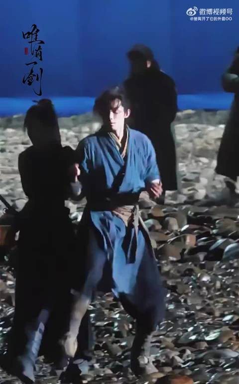 吴磊李宛妲《剑来》路透曝光，少年侠女同框展江湖义气