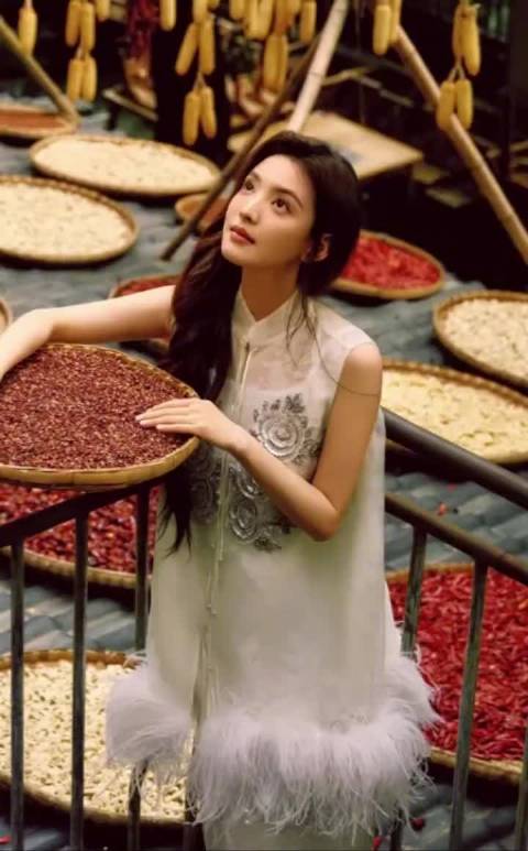 章若楠火锅大片