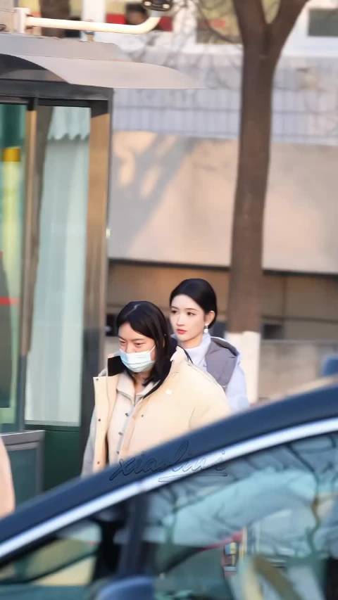 王玉雯亮相春晚联排下班路透，美貌状态引注目