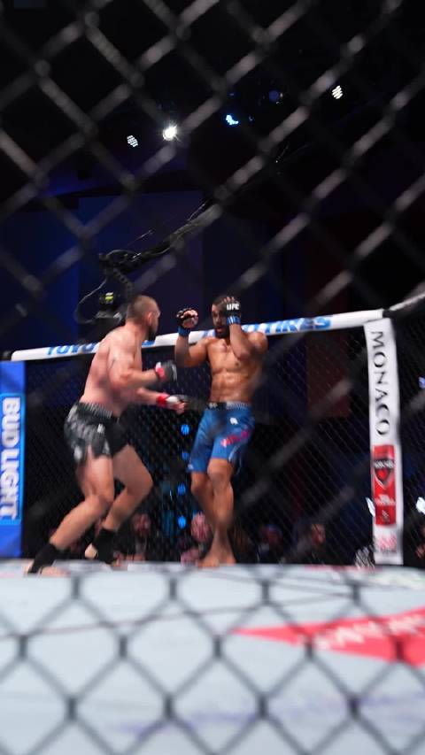 反复击倒，反复折磨：雅格比这场比赛究竟KO了沃克多少次？