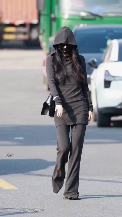 这个虞书欣走路是腰部发力