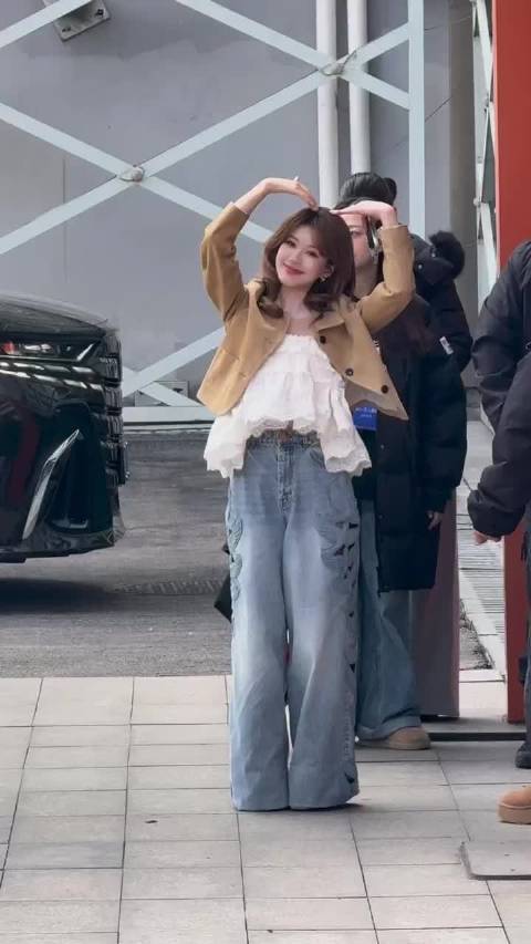 赵露思新综艺上班路透