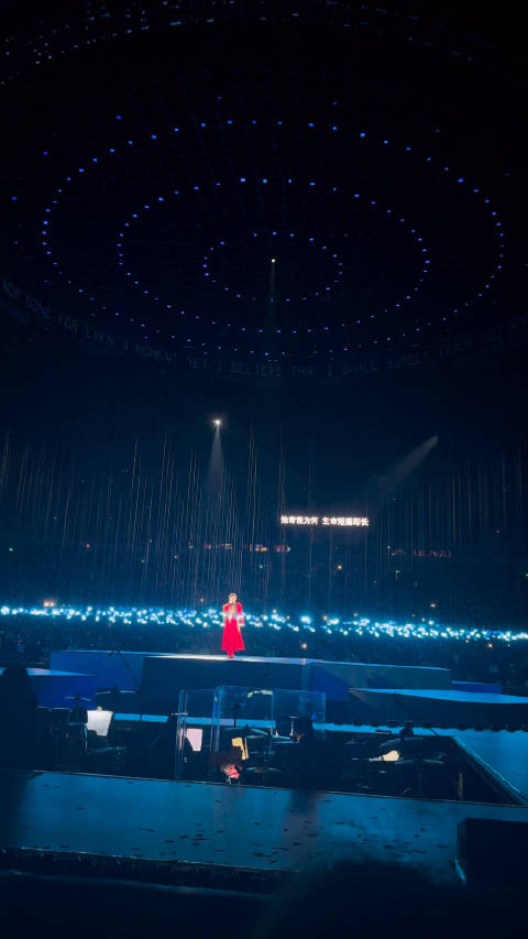 张杰新春演唱会大末《一个人的远方》，全场大合唱！