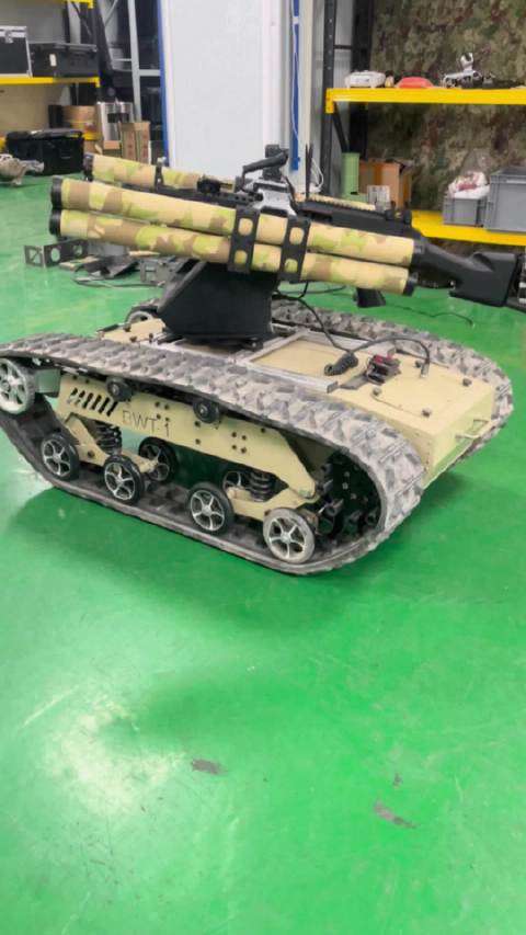 战熊战斗无人车亮相，可空投协同机器狗作战