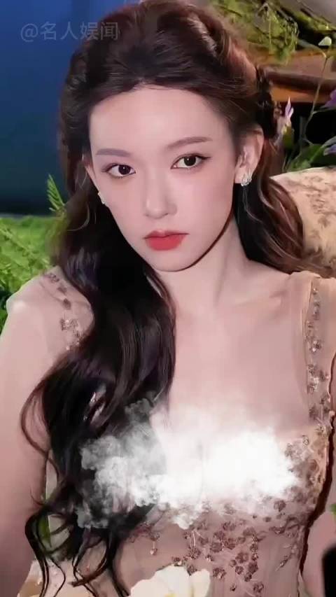 为何程潇候场区坚持要披肩？本以为是御寒，真相曝光是我格局小了～程潇