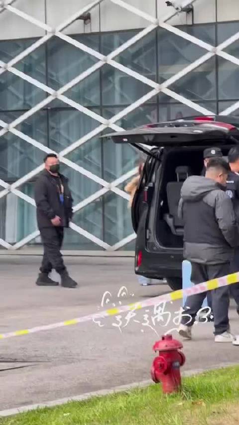 赵露思今日录制综艺路透，来康康状态如何？