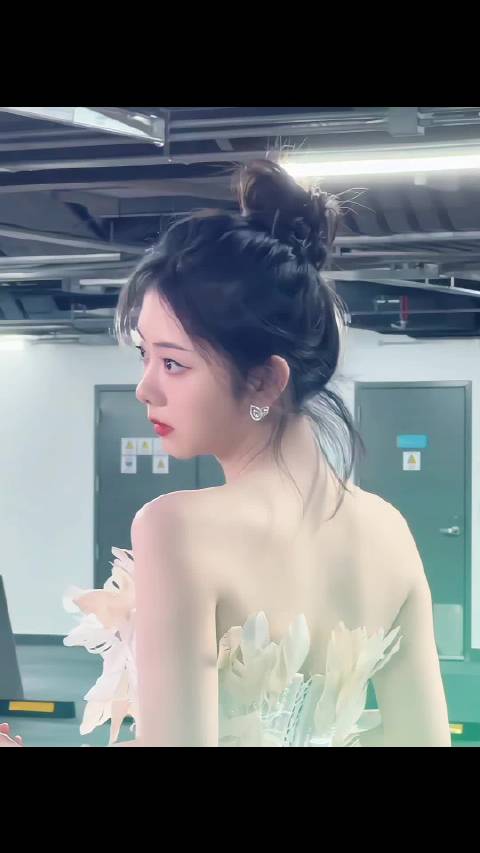 蒹葭苍苍 白露为霜 所谓伊人 在水一方