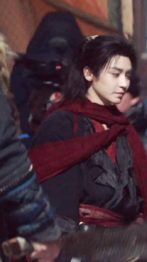 侯明昊简直就是古风小生的代表，这个造型也太绝了