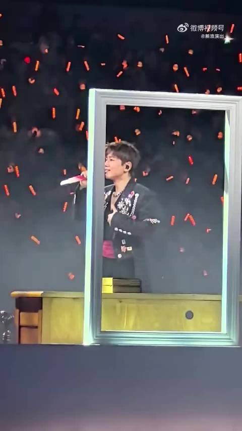 张杰演唱了《仿佛昨天》！好幸福的星星们！新春➕张杰就是这么暖