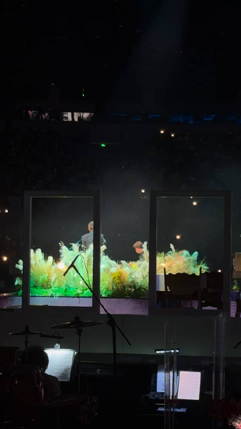 张杰新春演唱会首唱《只要平凡》，现场都要哭了