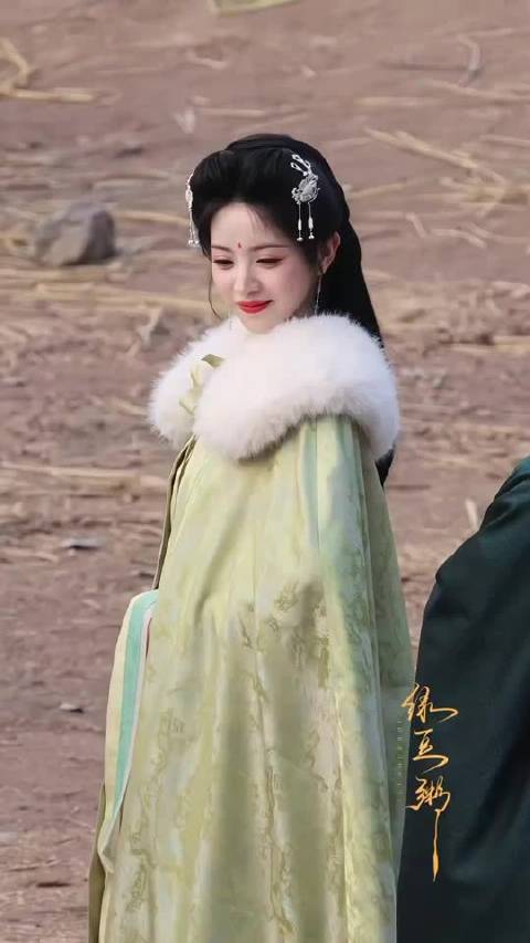 田曦薇闫桉雪中吻戏引期待，新剧《嫁金钗》上演替嫁逆袭