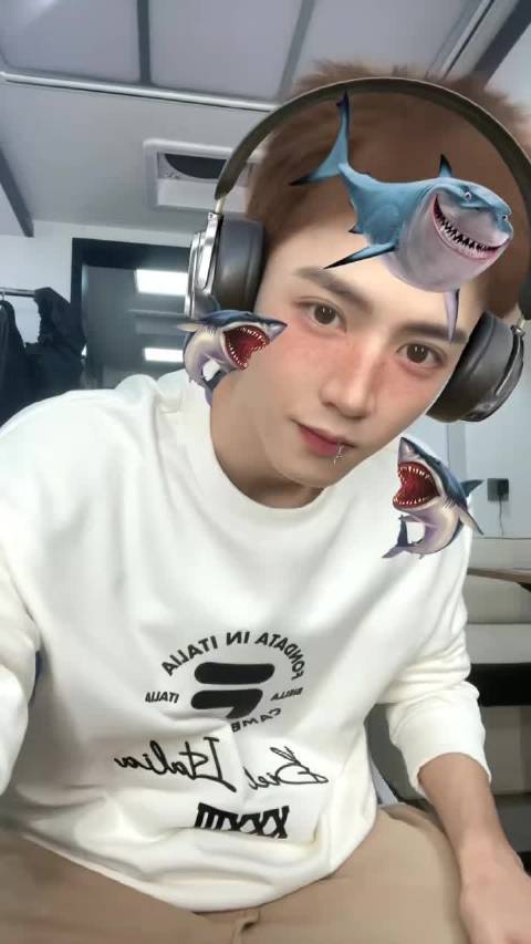 真的很难不被陈哲远的这个颜值而征服啊