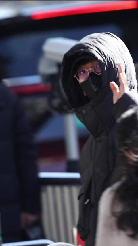 黄子弘凡春晚第四次联排上班，有礼貌又帅气！