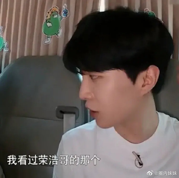 李荣浩的吉他手身份和制作人身份有何关联？