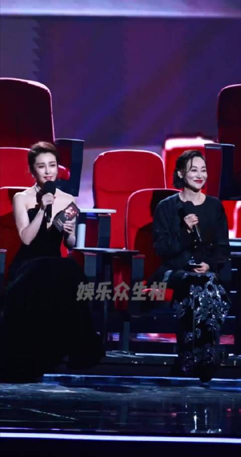 微博之夜李冰冰和惠英红同框，两位气质好好微博之夜名场面