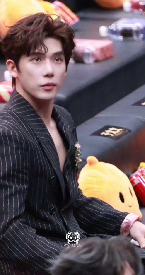 超慢速欣赏这张脸 @王安宇buss ·王安宇想把你和时间藏起来 ·王安宇季清和