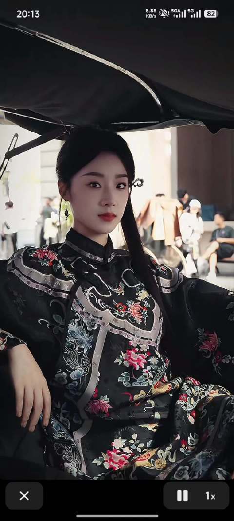 演员王小亿获涂山赊刀人赠刀立约