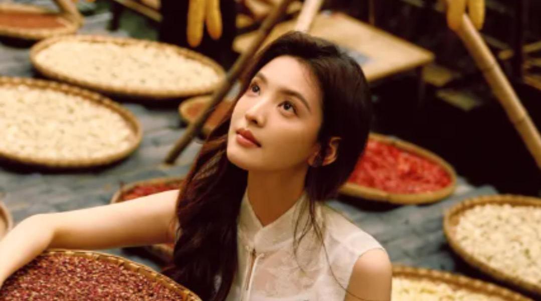 安利官上线！章若楠火锅大片活力感扑面而来