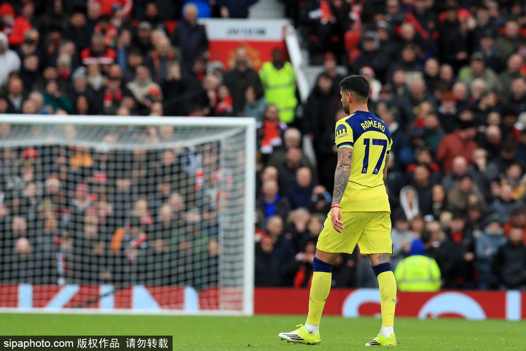 英超-四连胜!罗梅罗29分钟直红姆贝莫破门 曼联2-0十人热刺