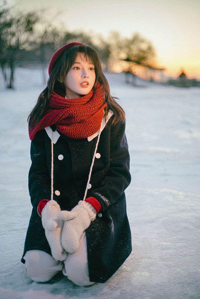 彭小苒穿黑色大衣也有“少女感”!不仅减龄俏皮,还挺显瘦